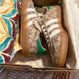 Gucci Monogram Beige and White Sneakers with Green Detail